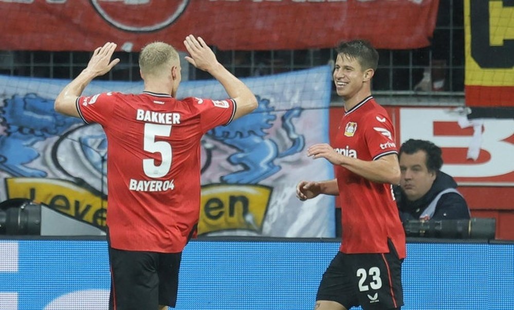 Xabi Alonso deja a 'su' Bayern el liderato. EFE/Ronald Wittek