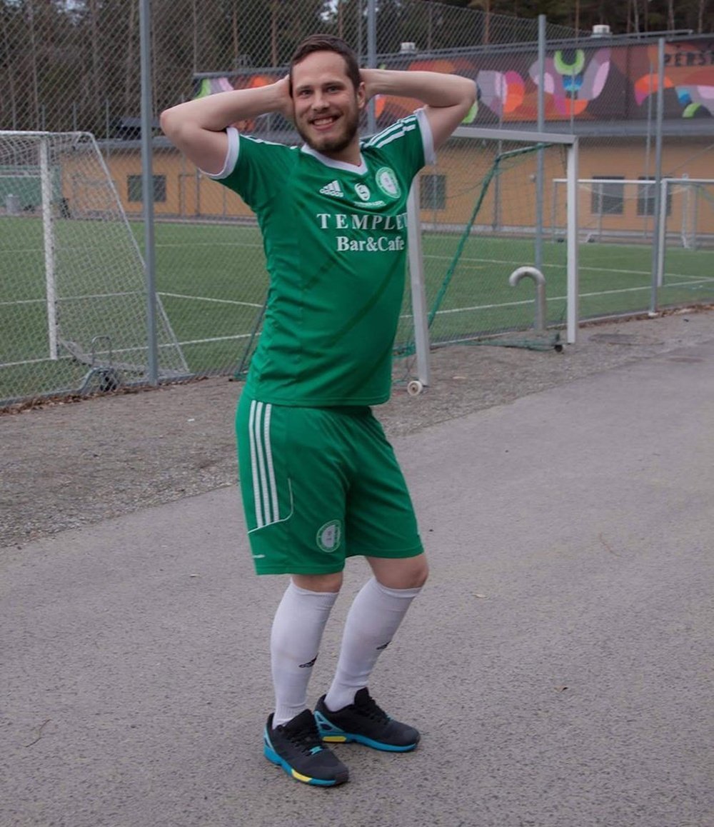 Adam Lindin Ljungkvist, el futbolista que fue expulsado por tirarse un pedo en el terreno de juego. KN3