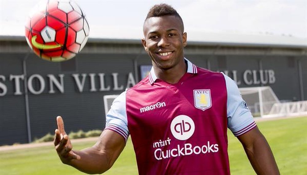 Adama Traoré wearing his new colours. AstonVillaFC