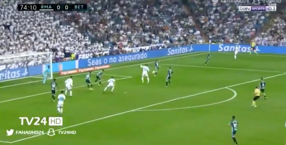 Adán evitou um 'golaço' de Bale no Real Madrid-Betis. Twitter/beIN