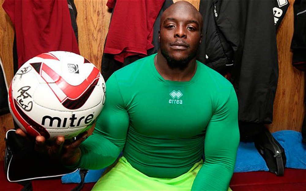 Adebayo Akinfenwa was sent off after just 32 minutes in his Wycombe debut. BeSoccer