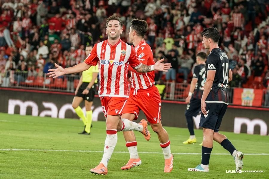 El Almería pone la sexta