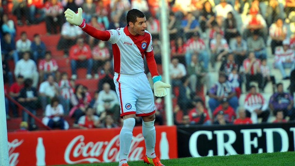 Adrián Gabbarini, nuevo guardameta de Tigre, cuando militaba en Argentinos Juniors. Twitter
