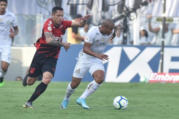 Santos fica só no empate e agora segue o líder Flamengo