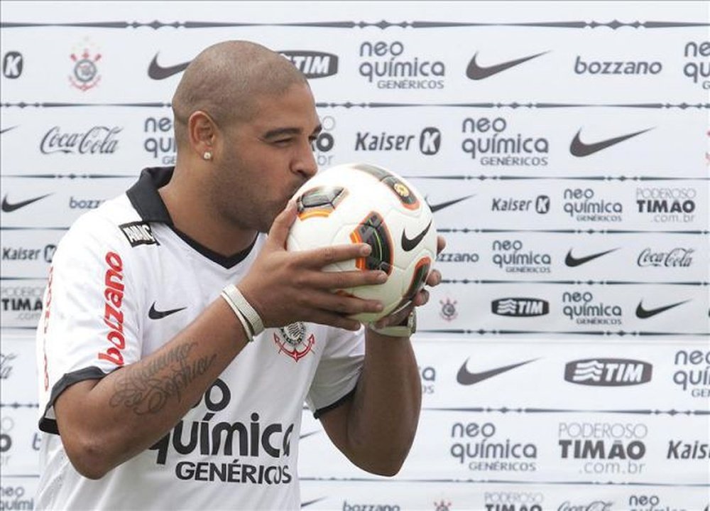 Adriano poderá ser companheiro de Kaká no São Bento. EFE