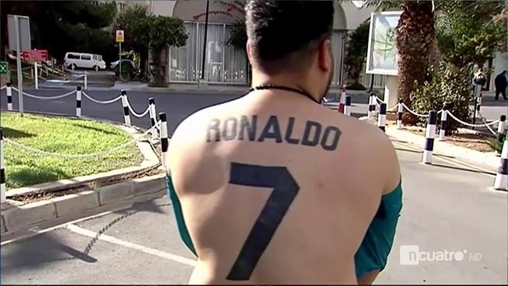 Un seguidor de Cristiano tiene tatuado su dorsal. Captura/DeportesCuatro