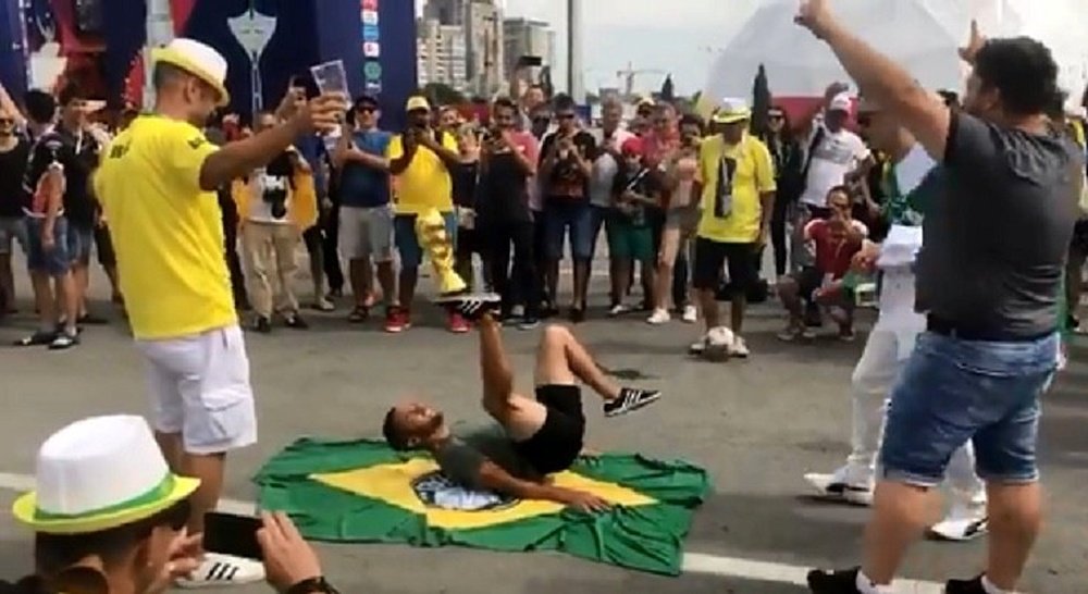 La afición de Brasil toma las calles. Captura