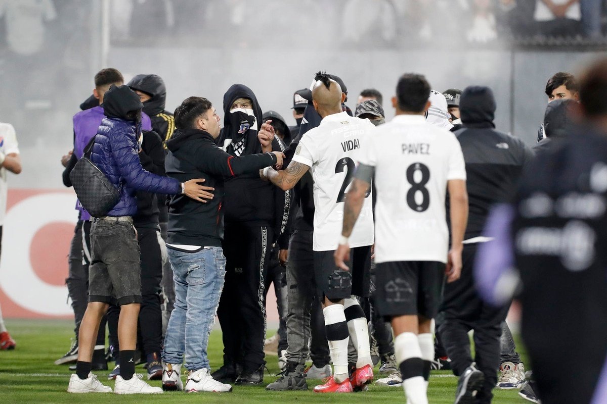 Los incidentes que se produjeron antes del Colo Colo-Fortaleza, y que acabó con la vida de 2 personas, pueden tener graves consecuencias en el club chileno de cara a futuro.