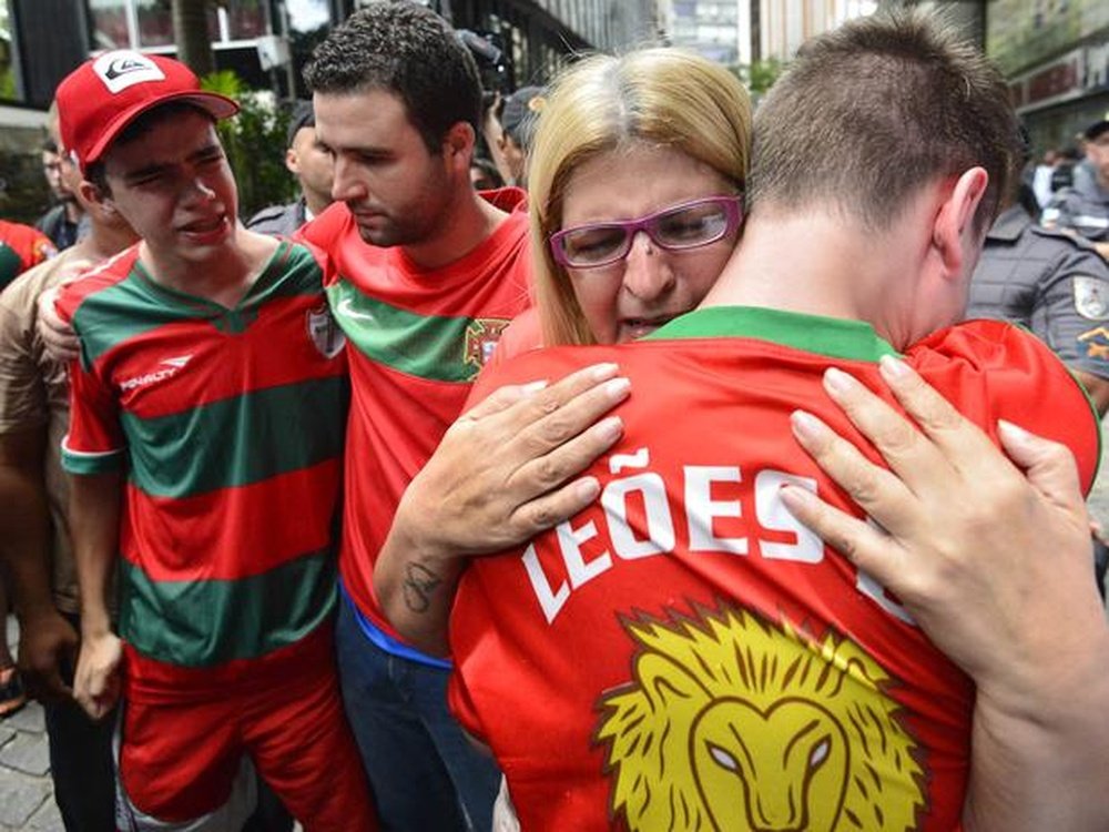Aficionados de La Portuguesa lloran la pérdida de categoría. FutMKT