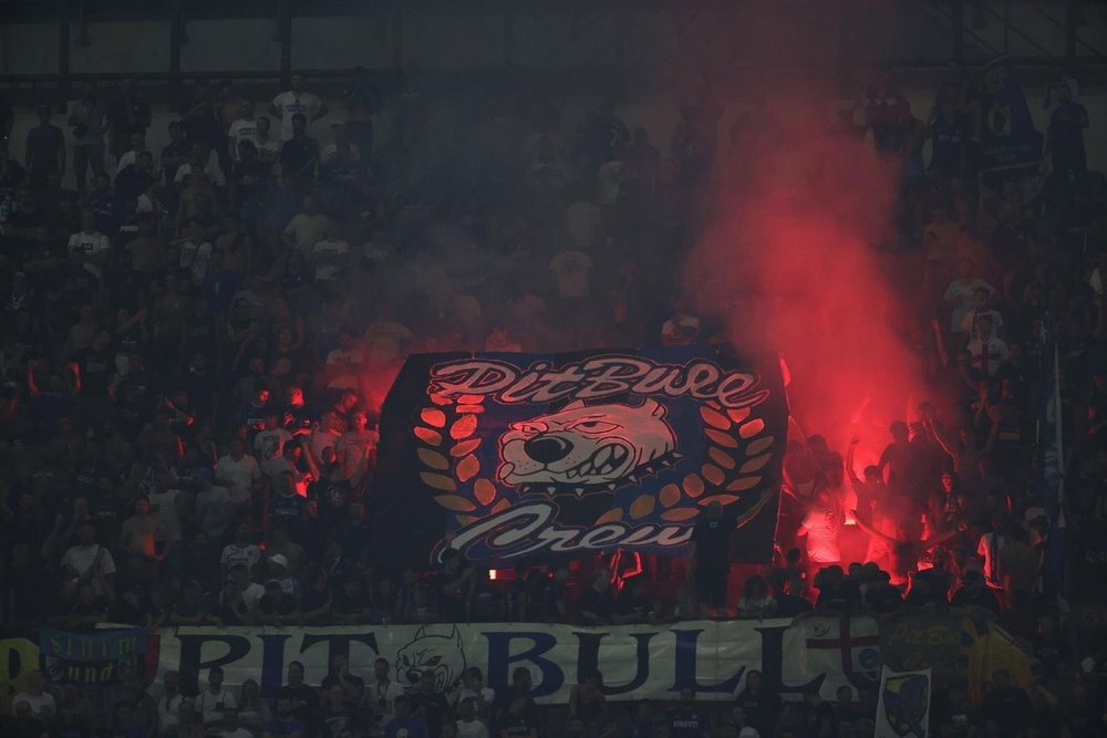 La 'Curva Nord' asume la responsabilidad y promete que aprende de su error. EFE