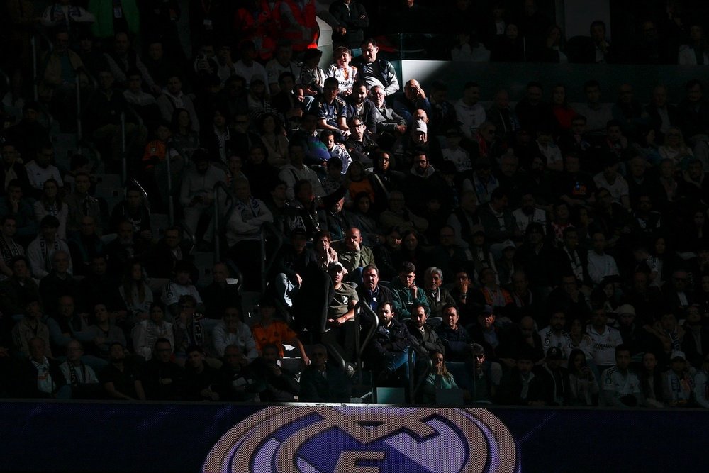 The Real Madrid fans chanted against the referees against Girona. EFE