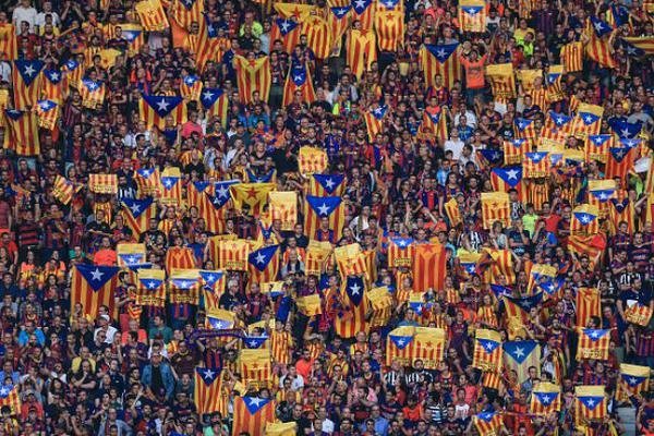 El Barça tendrá que pagar 40.000 euros por las esteladas mostradas en septiembre. Twitter