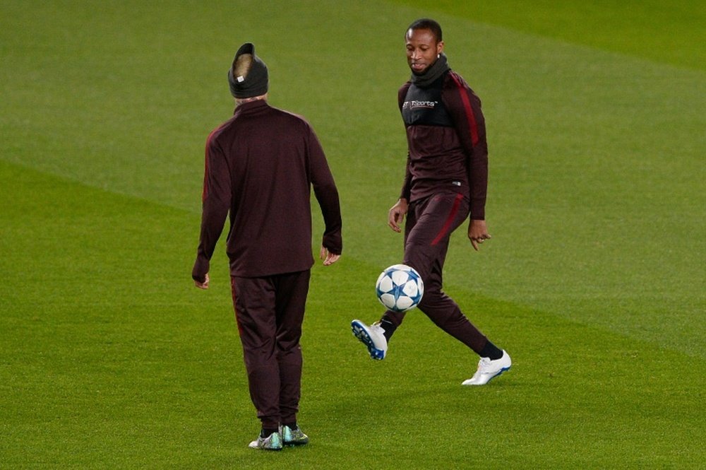 AS Romas Seydou Keita (R) believes his side can upset 10-time record champions, Real Madrid, in their last 16 first leg clash