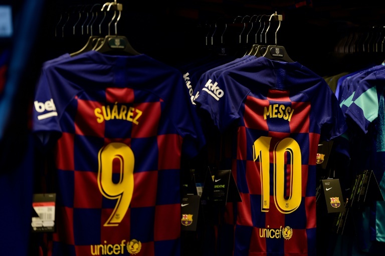 Camisetas de Luis Suárez y Messi