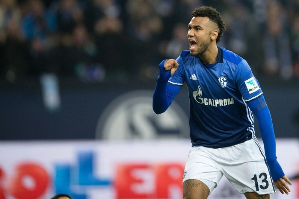 El Schalke empató, pero cayó en el descuento. AFP
