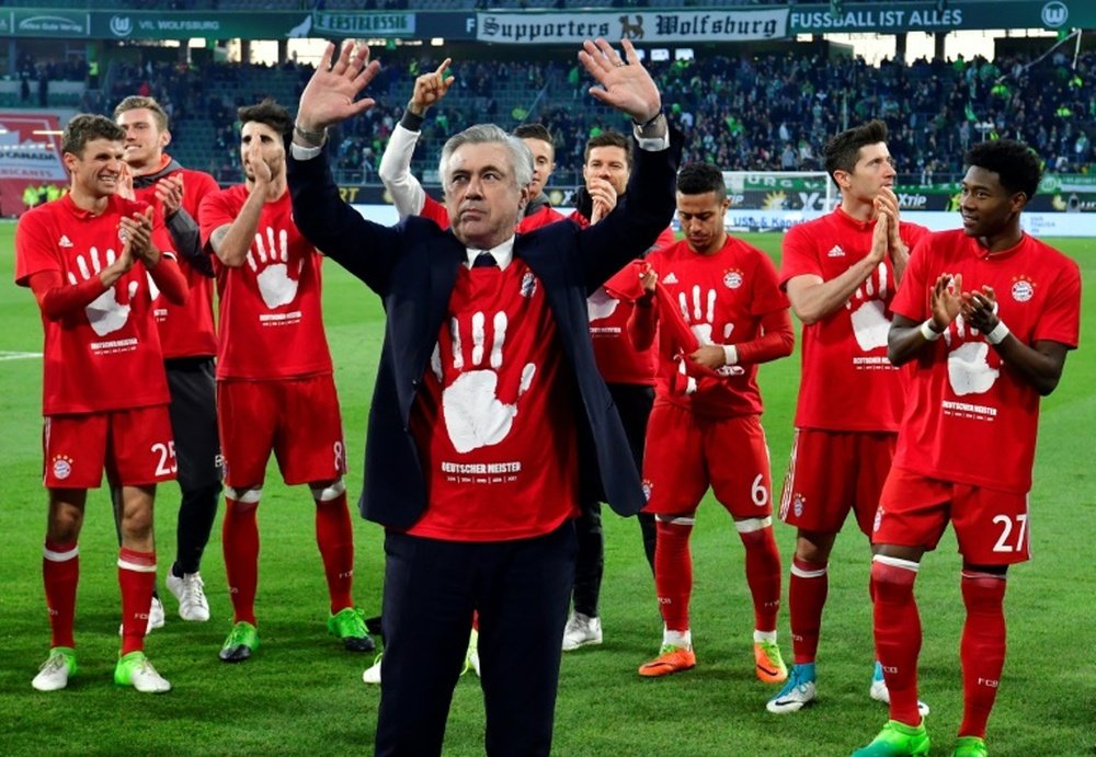Festa de Ancelotti na Alemanha, o quarto país onde festeja uma liga. AFP