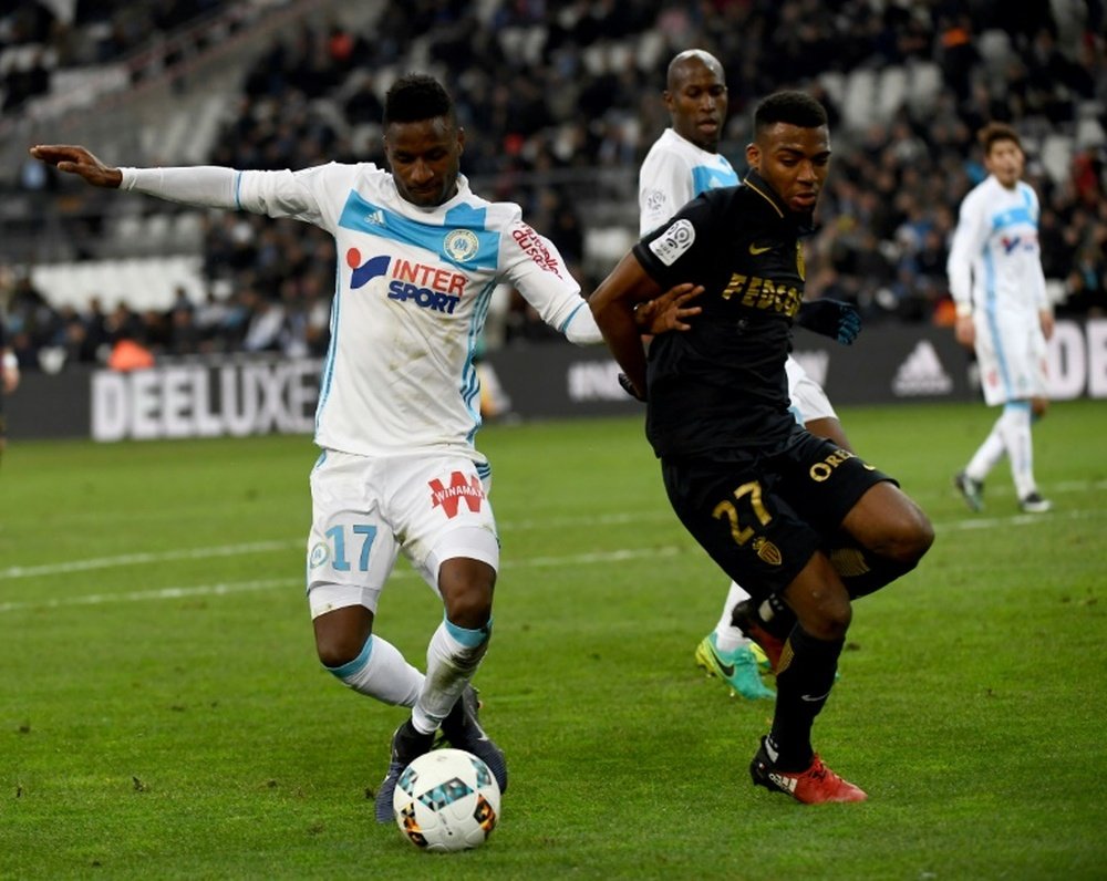 Olympique de Marseilles forward Bouna Sarr (L) vies with Monacos midfielder Thomas Lemar (R) during the French L1 football match Marseille vs Monaco on January 15, 2017 at the Velodrome stadium in Marseille, southern France