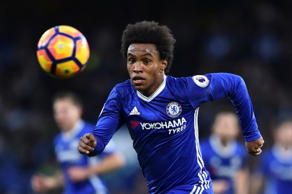 Willian podría cambiar de camiseta la temporada próxima. AFP