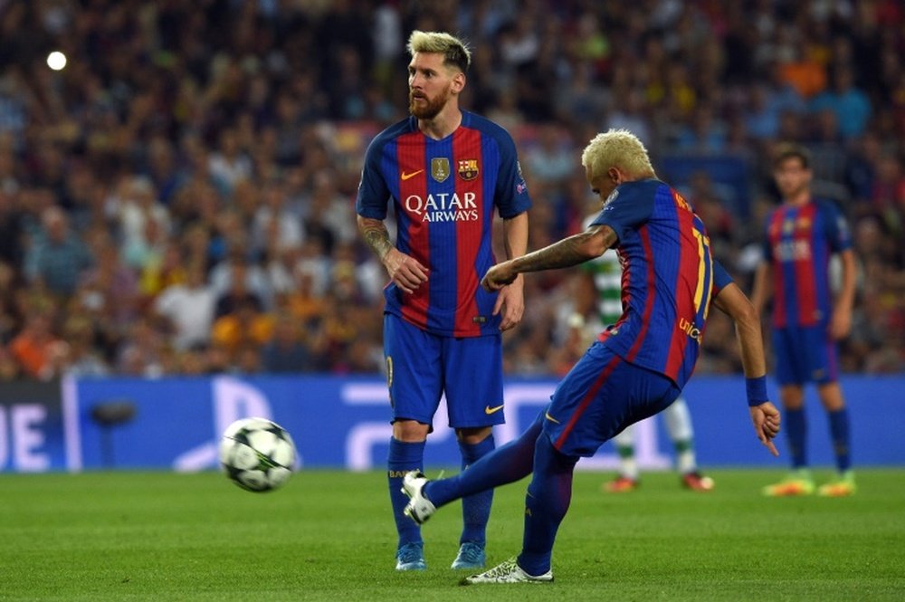 Messi y Neymar se enfrentarán próximamente. AFP