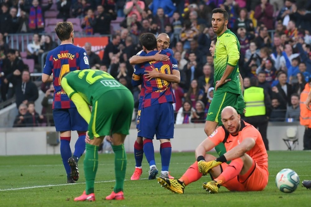 Braithwaite, debut con asistencia a Messi y abrazo del crack. AFP