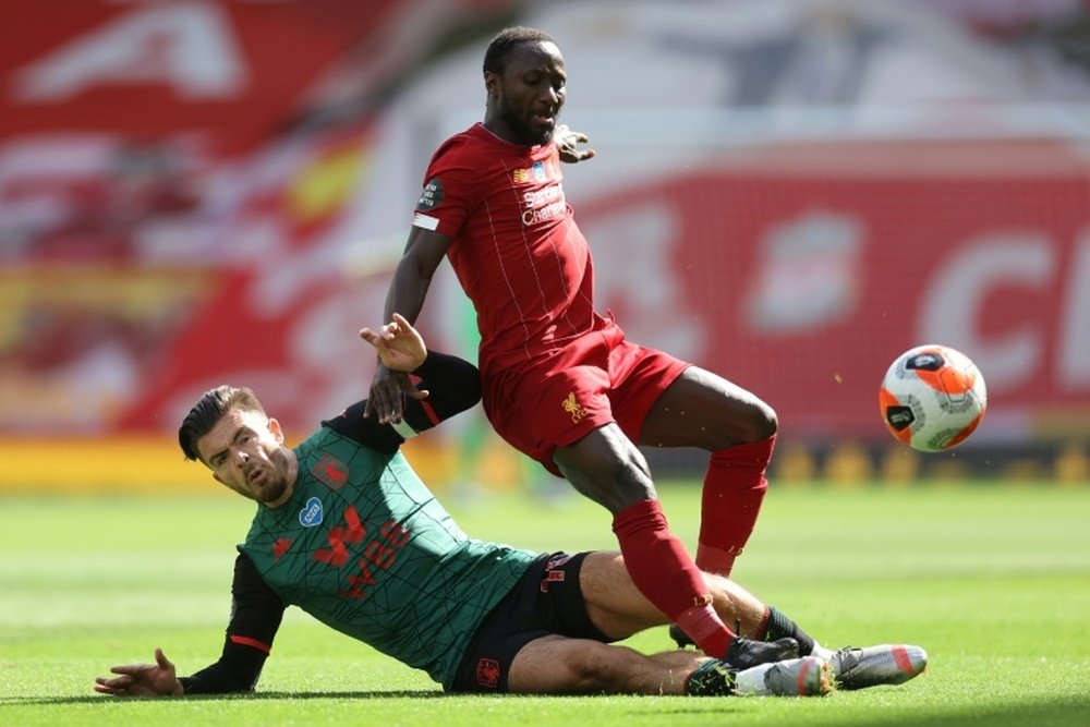 Naby Keïta y el Liverpool negocian una renovación. AFP