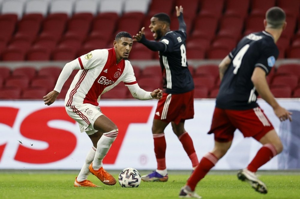 Le but de Sébastien Haller contre Heerenveen. dugout