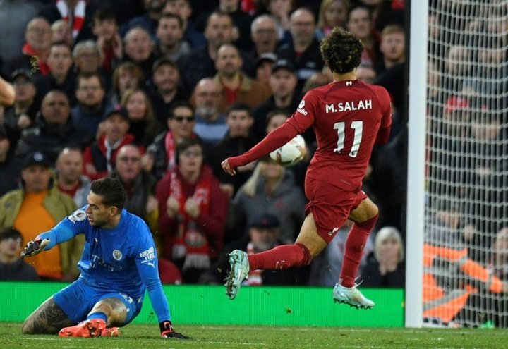 Un Salah da record trascina il Liverpool agli ottavi