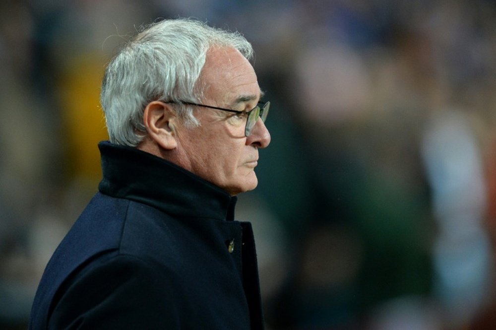 Leicester Citys Italian manager Claudio Ranieri watches his players warm up during the match against Aston Villa in Birmingham, England on January 16, 2016