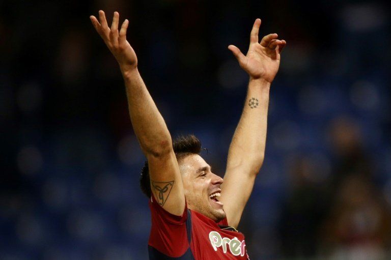 Gio Simeone no pudo obtener la victoria a pesar de brillar ante el Palermo. AFP