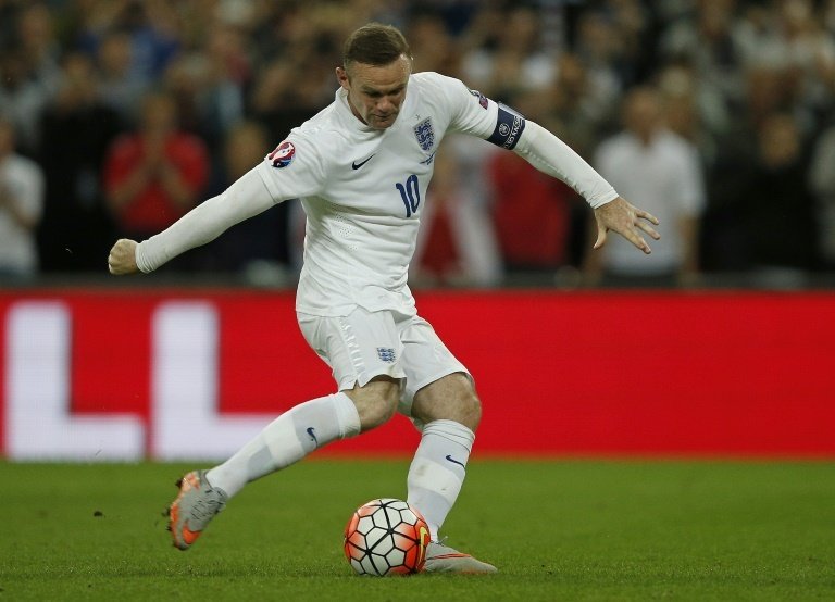 Rooney breaks England scoring record
