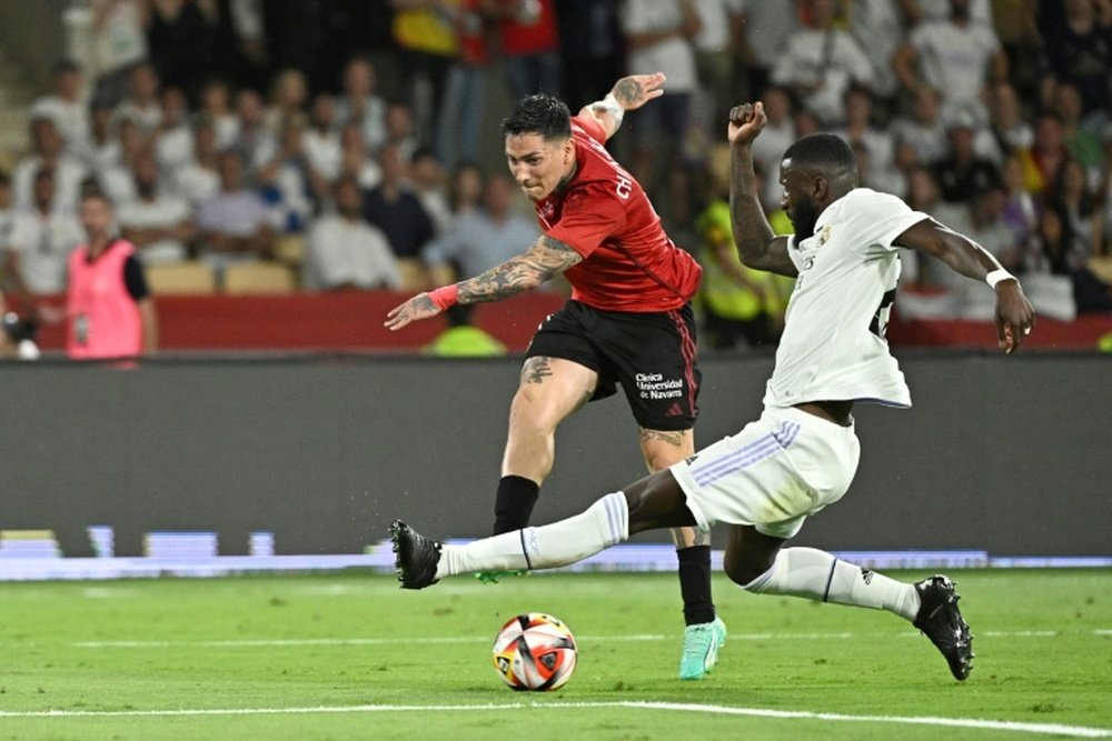 Avila (L) criticised Vinicius's attitude. AFP