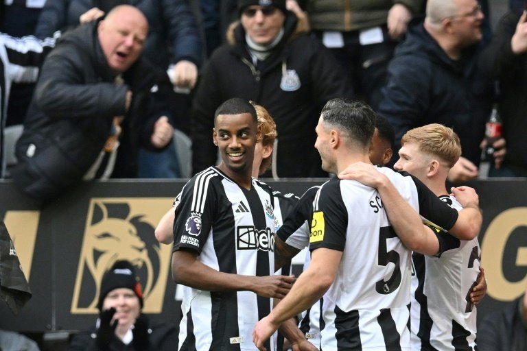 El Newcastle pone al rojo vivo la plaza Champions