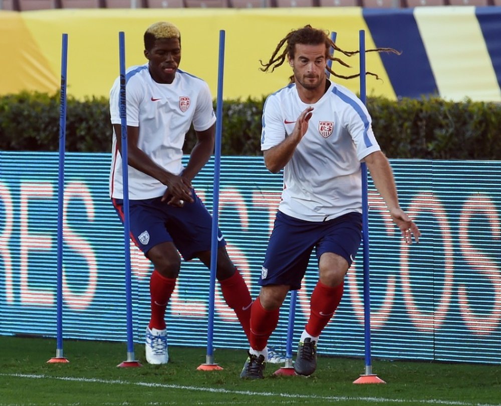 Kyle Beckerman (R) of the USA football team runs during a training session at the Rose Bowl in Pasadena, California, on October 9, 2015
