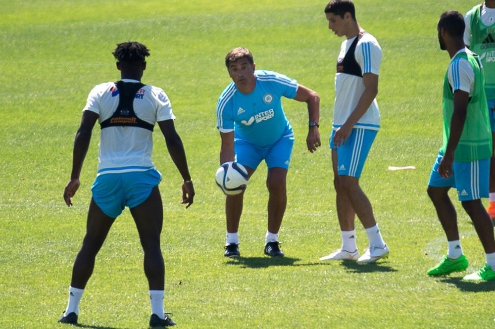 Olympique de Marseilles new Spanish head coach Jose Miguel Gonzalez Martin del Campo, aka Michel (C), throws the ball during his first training session at the Robert Louis-Dreyfus training centre in Marseille, on August 20, 2015