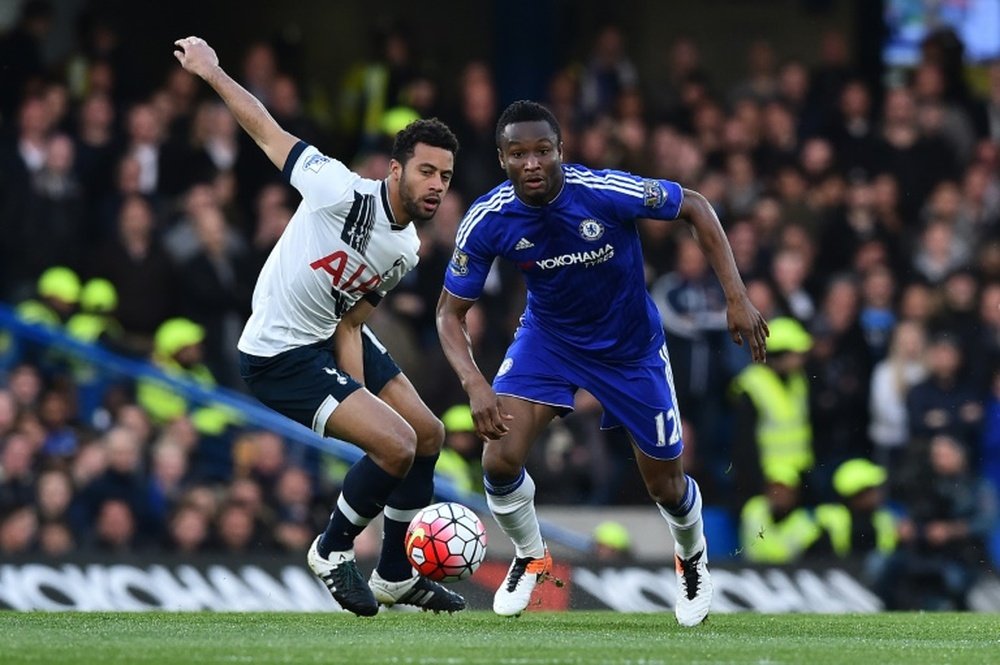 Tottenham Hotspurs midfielder Mousa Dembele (L) vies with Chelseas midfielder John Obi Mikel (R) during the English Premier League match on May 2, 2016