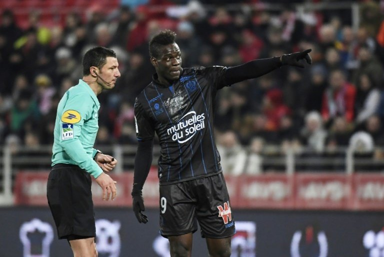 French league investigates racist abuse of Balotelli