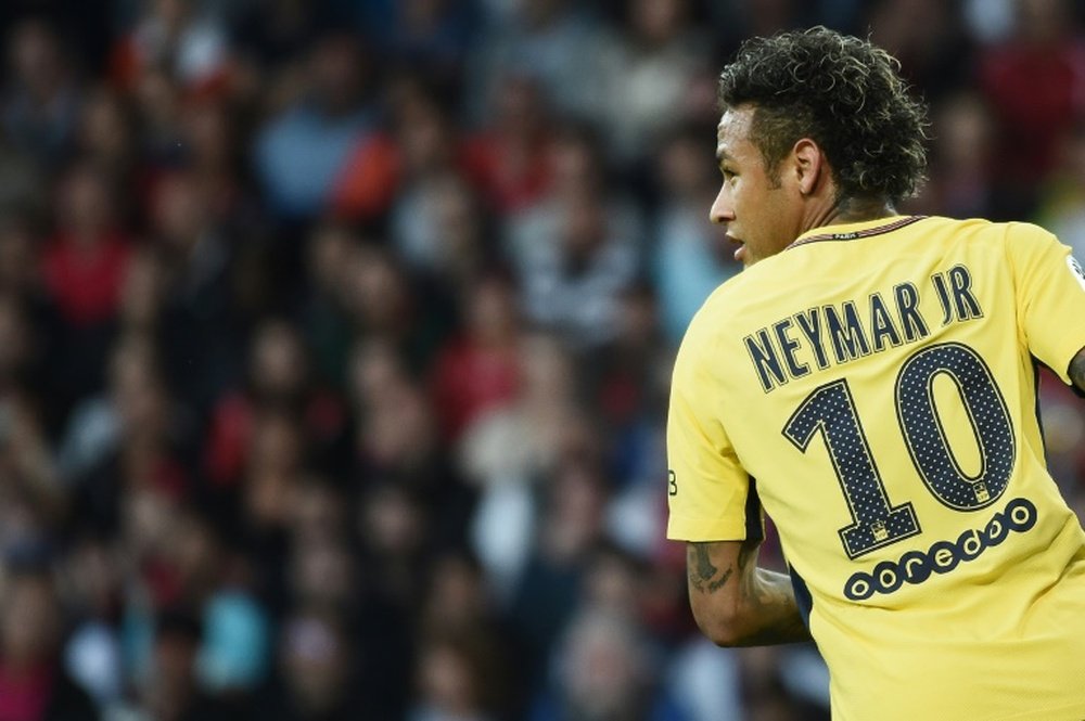 É oficial: Neymar é o 'novo rei' do Paris Saint-Germain. AFP