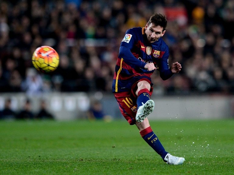 Barcelonas Lionel Messi takes a free kick during the match against Athletic Club Bilbao at the Camp Nou stadium in Barcelona on January 17, 2016