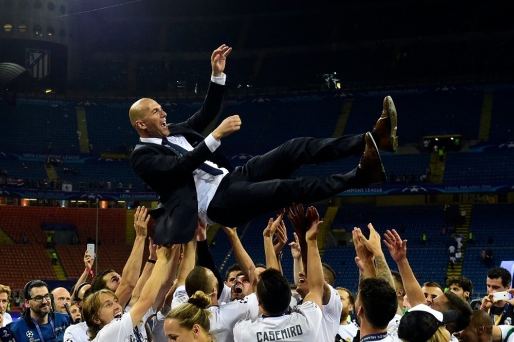 Zinedine Zidane continuará en el banquillo madridista. AFP