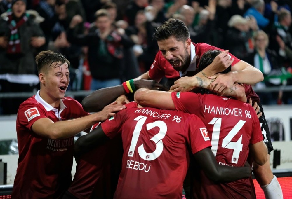 Hannover 96 are temporarily top of the Bundesliga table after beating Hamsburg SV. AFP