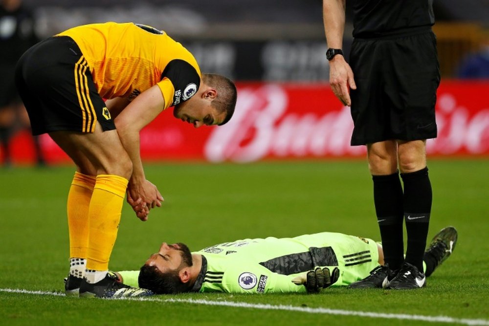 Rui Patrício sofreu coque de cabeça em jogo dos Wolves. AFP