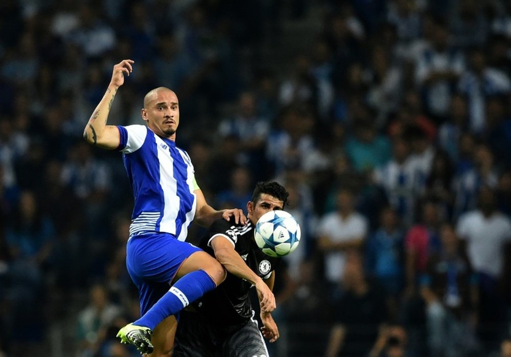 Portos Brazilian defender Maicon (L) vies with Chelseas Brazilian-born Spanish striker Diego Costa during the UEFA Champions League Group G football match at the Dragao stadium in Porto on September 29, 2015