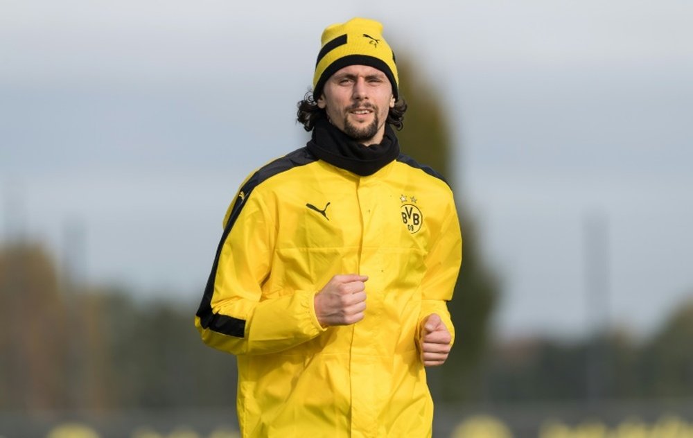 Subotic espera tener su sitio en el Borussia Dortmund. AFP