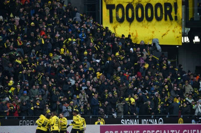 Batshuayi stunner earns Dortmund three points