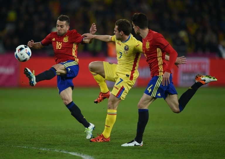 Spain held in Romania on record night for Casillas