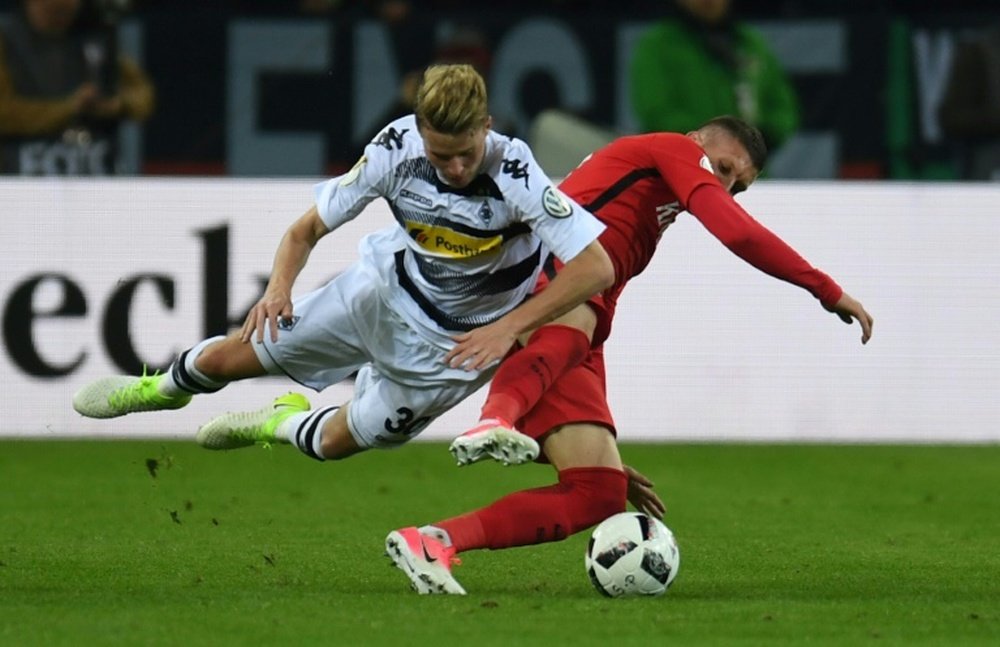 Frankfurts forward Branimir Hrgota and Moenchengladbachs defender Nico Elvedi