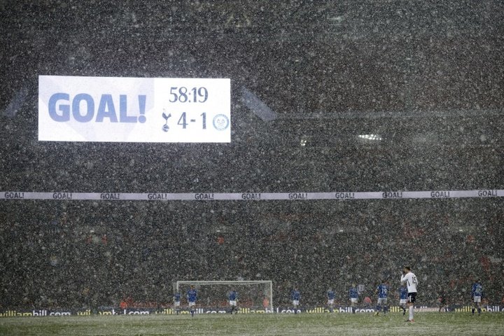 Goleada do Tottenham na Copa de Inglaterra com 'hat-trick' de Llorente e muita neve