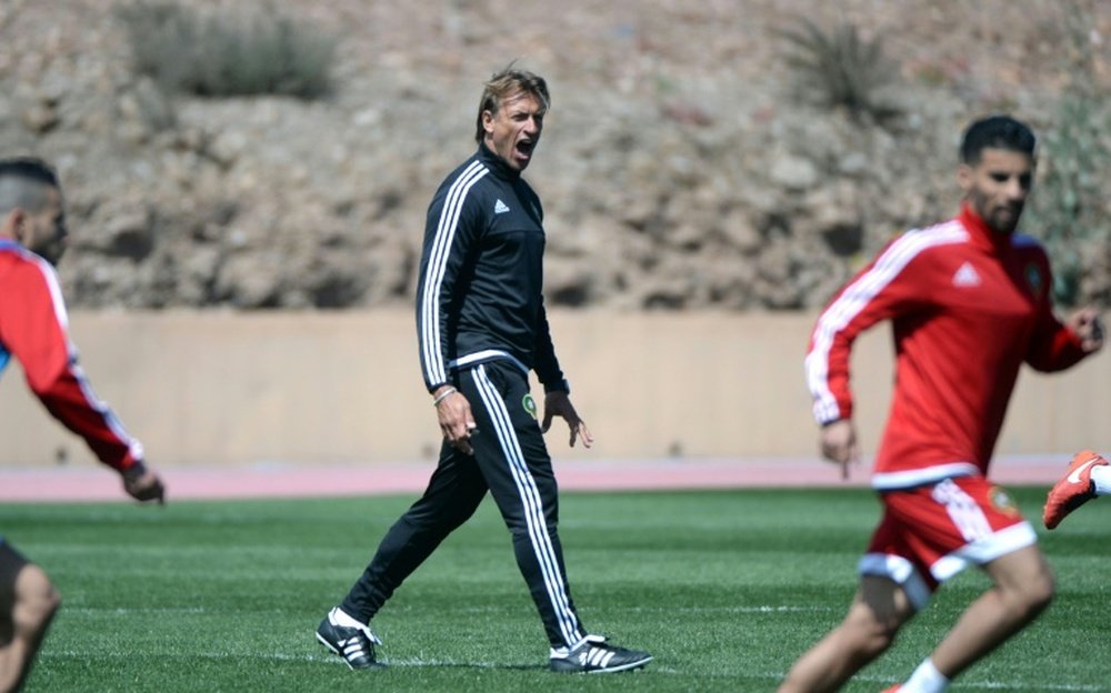 The French coach of the Moroccan national football team, Herve Renard (C), leads his teams training session on March 23, 2016 in Marrakesh