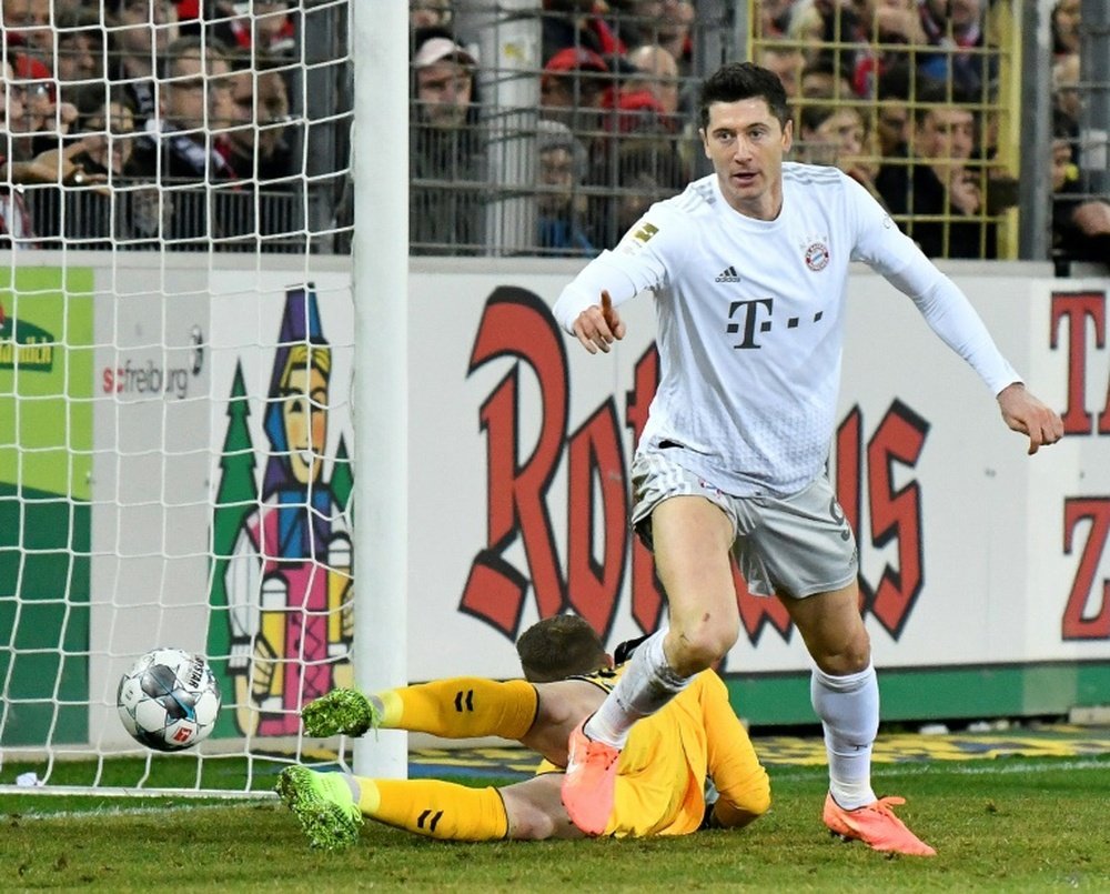 Operação na virilha afasta Lewandowski do Bayern. AFP