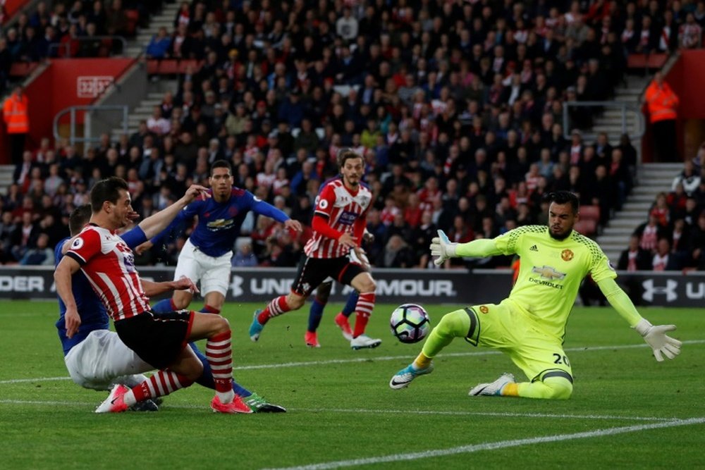 Equipe de Mourinho não foi além de um empate na visita ao Southampton. AFP